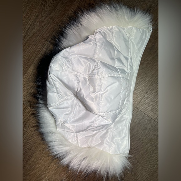 Women's White Puffer Jacket with Faux Fur Hood - Picture 4 of 5